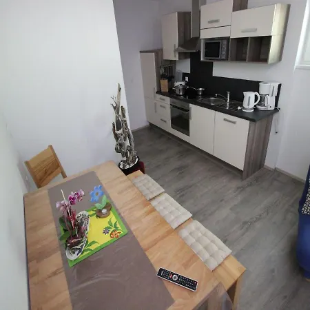 Komfortappartement 6 Mit 1 Schlafzimmer Und Balkon Apartment