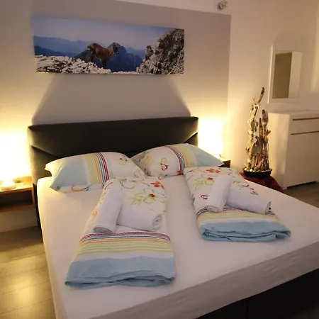 Komfortappartement 6 Mit 1 Schlafzimmer Und Balkon Ausserfragant